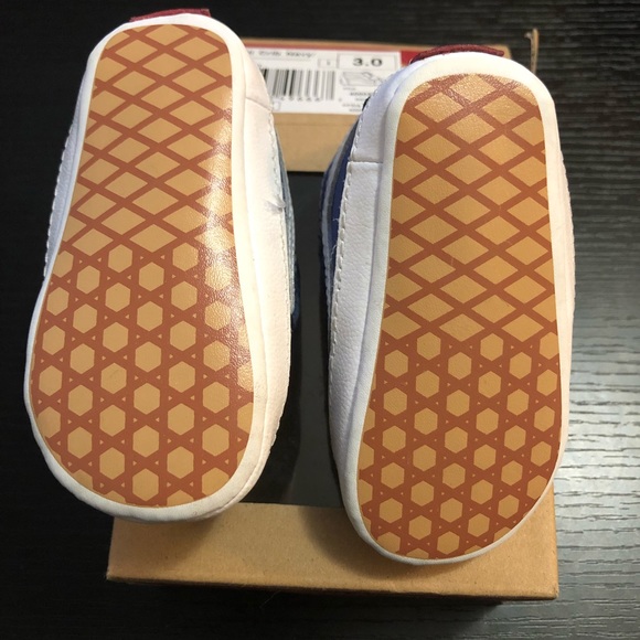 Lightly used Vans classic Crib shoes size 3 - Picture 2 of 2